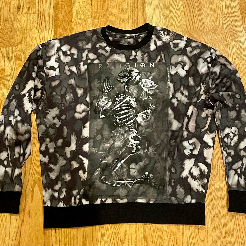 Praying skeleton sweatshirt, size S